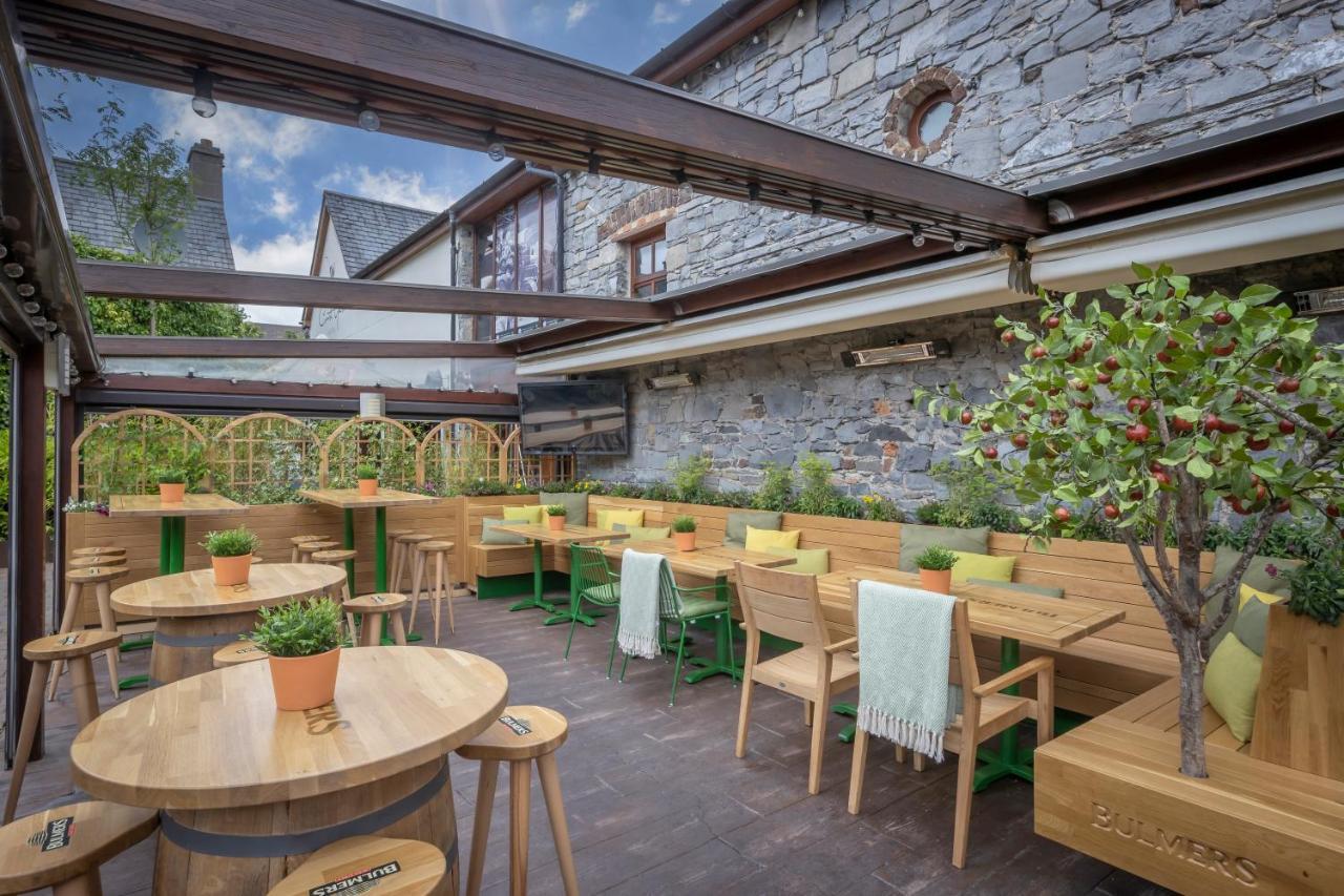 Court Yard Hotel Leixlip Exterior photo