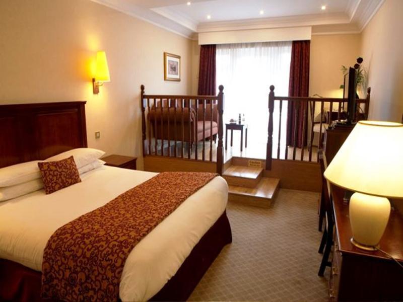 Court Yard Hotel Leixlip Exterior photo