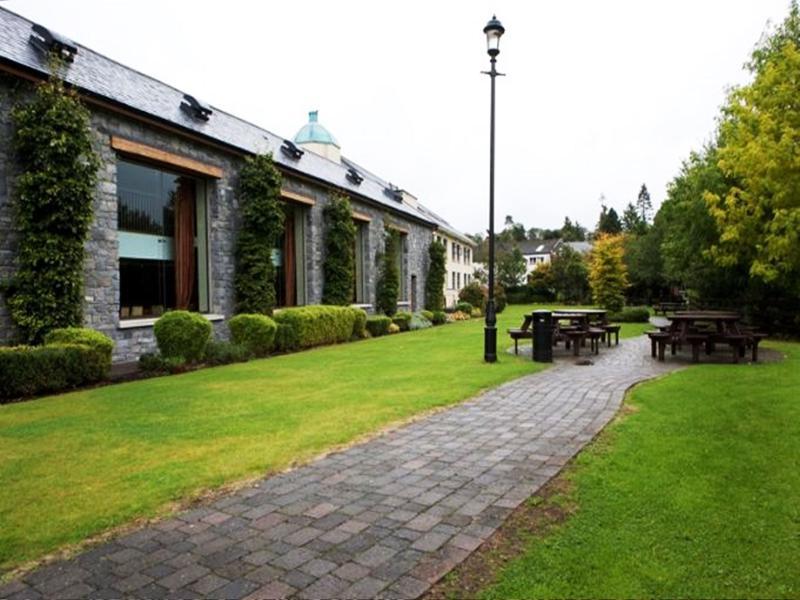 Court Yard Hotel Leixlip Exterior photo