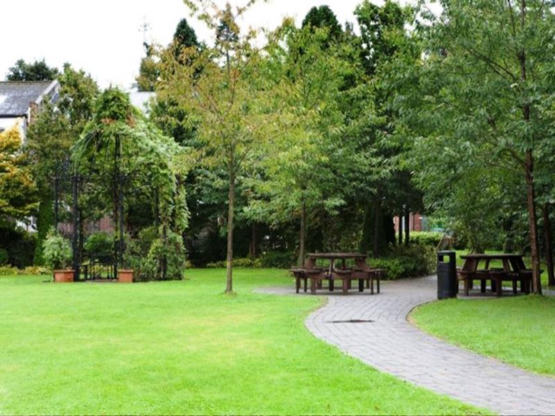 Court Yard Hotel Leixlip Exterior photo