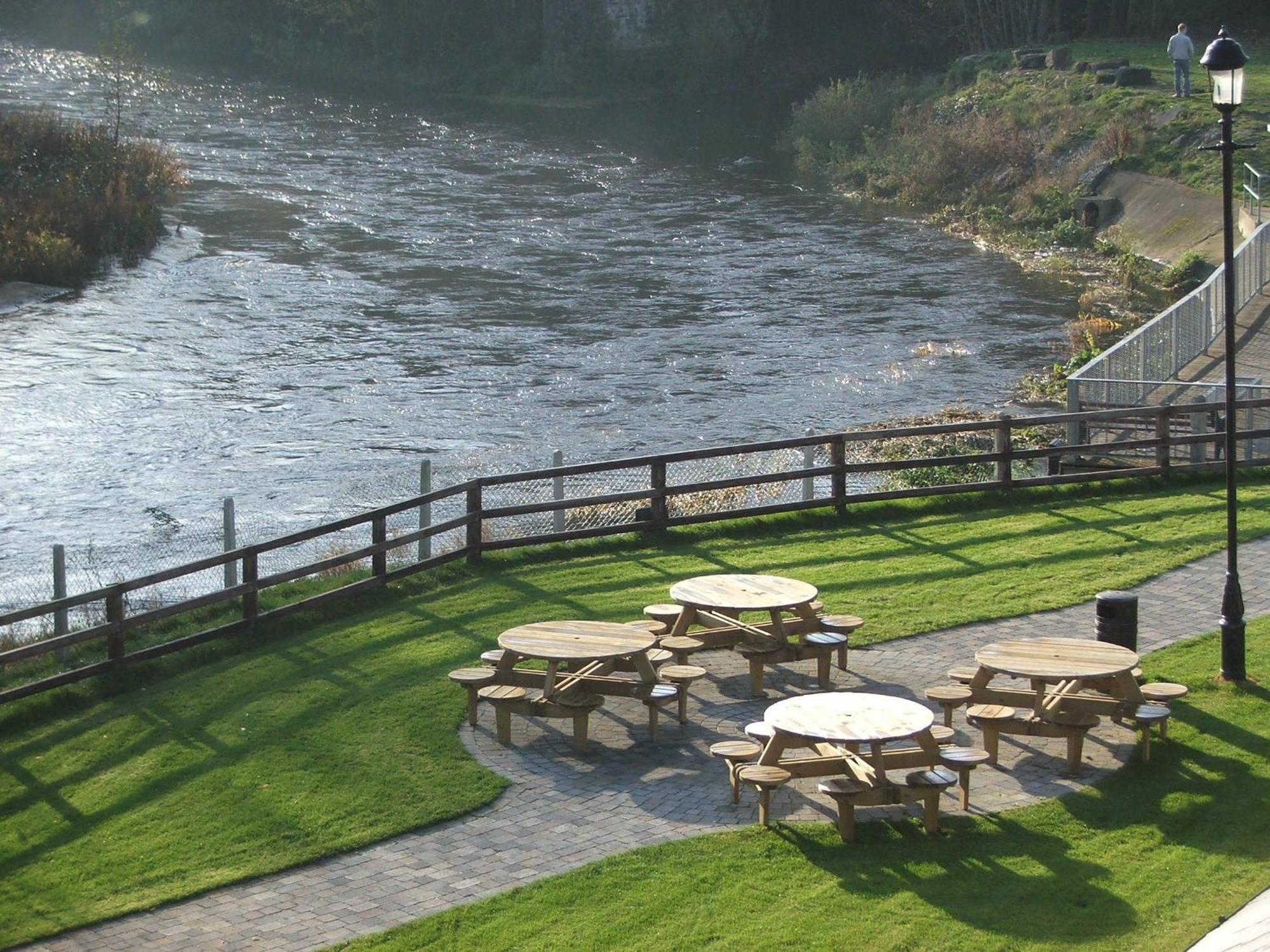 Court Yard Hotel Leixlip Exterior photo