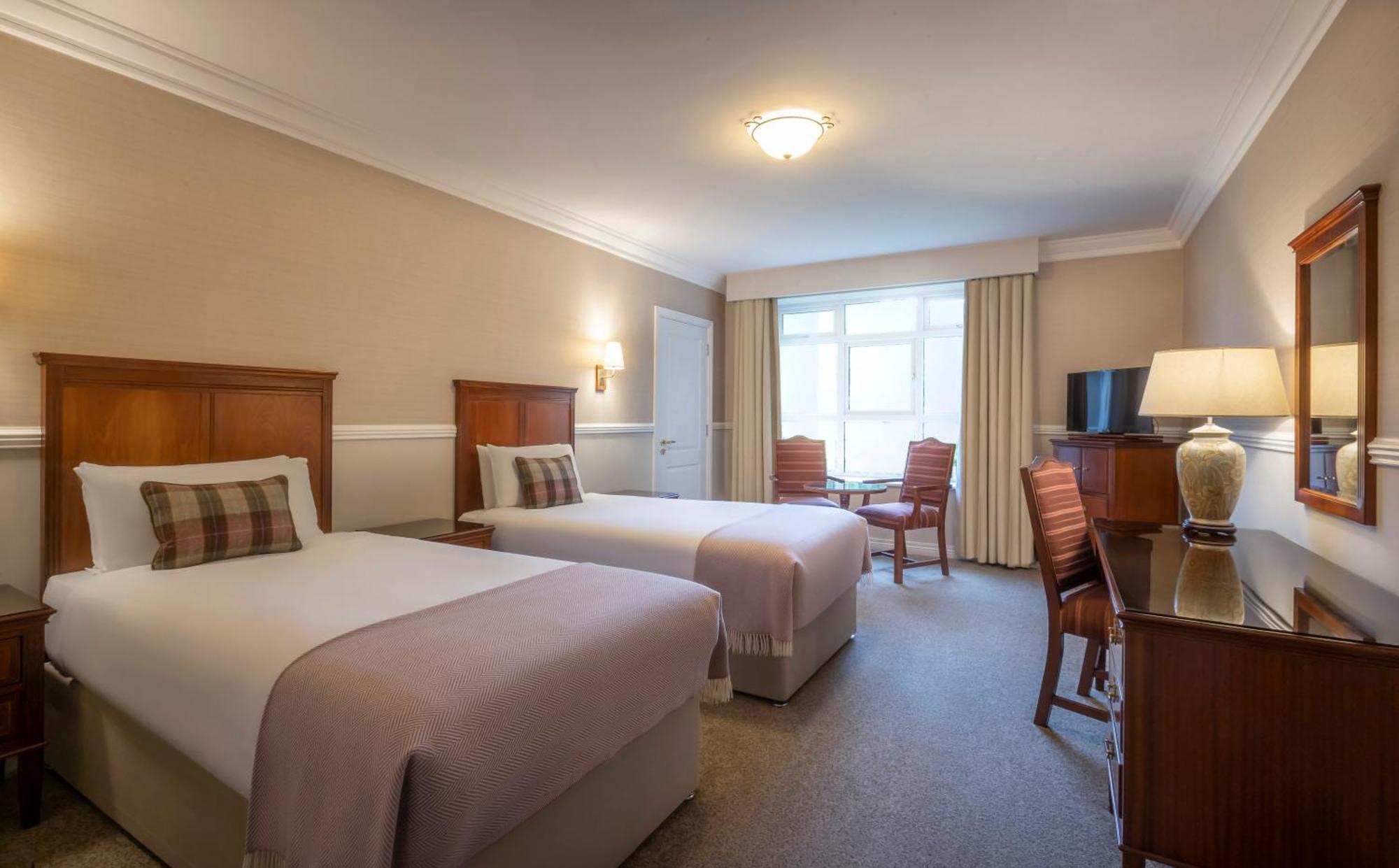 Court Yard Hotel Leixlip Exterior photo
