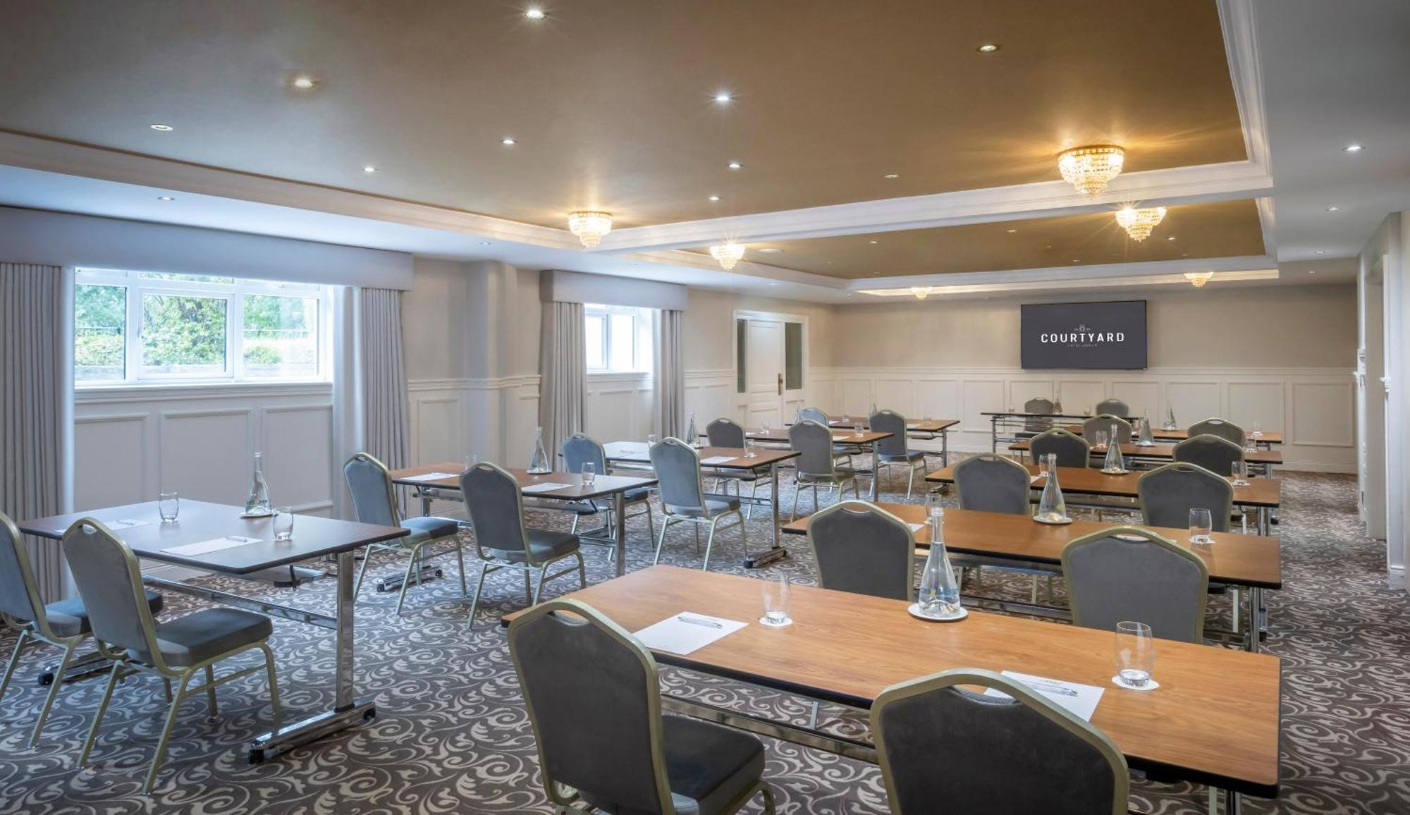 Court Yard Hotel Leixlip Exterior photo